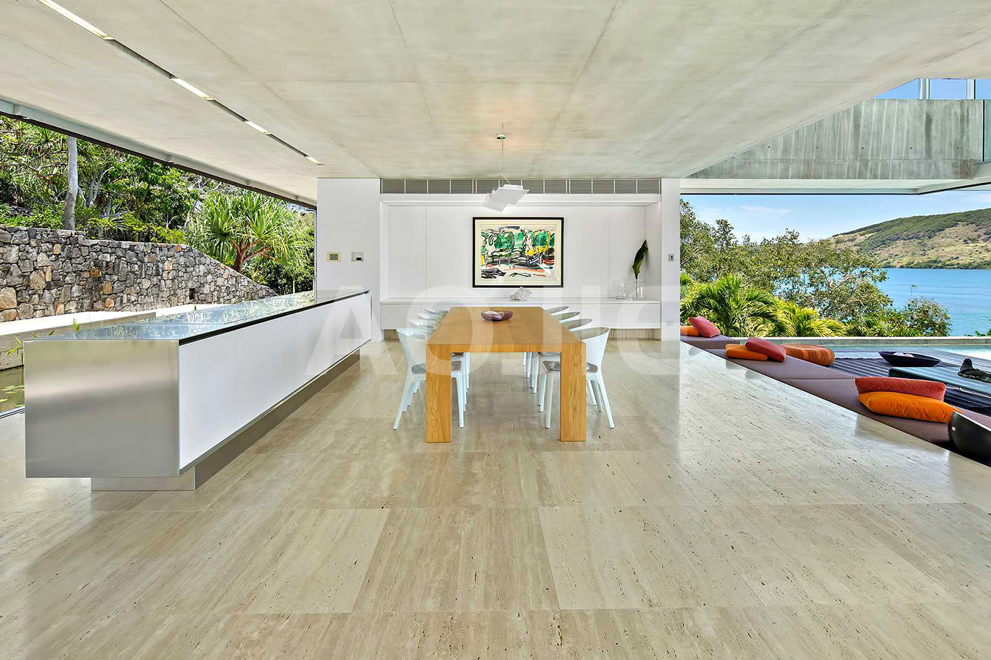 米白洞石石材地面